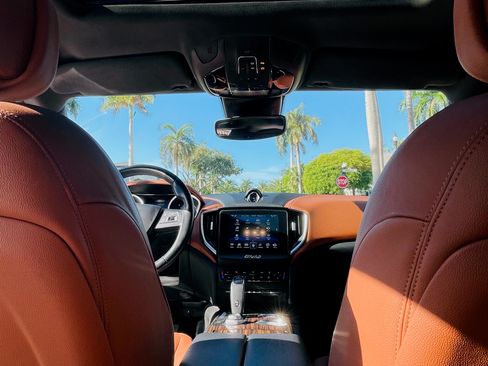 Used 2019 Maserati Ghibli S image 11