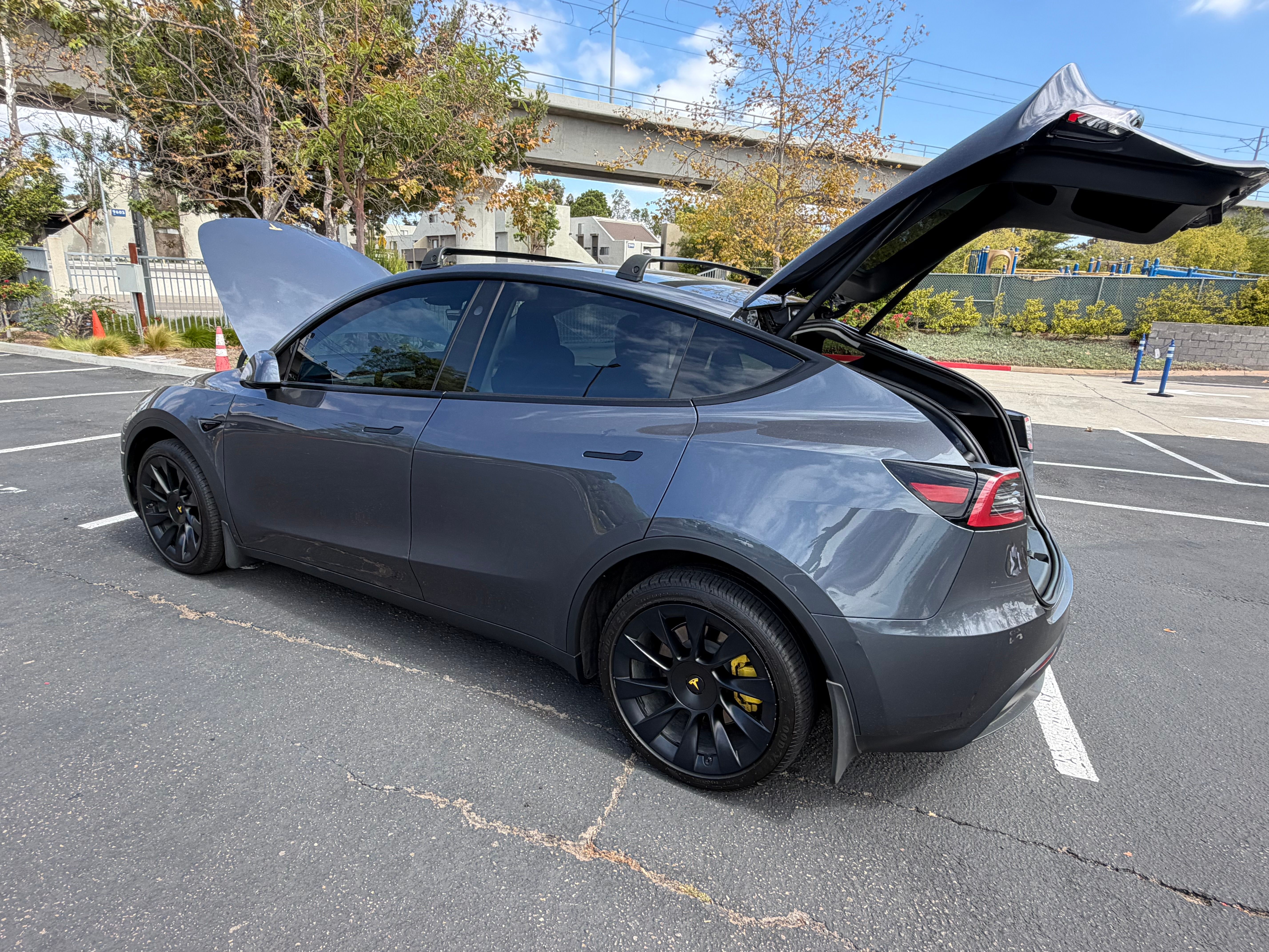 Used 2023 Tesla Model Y Long Range AWD/4WD image 5