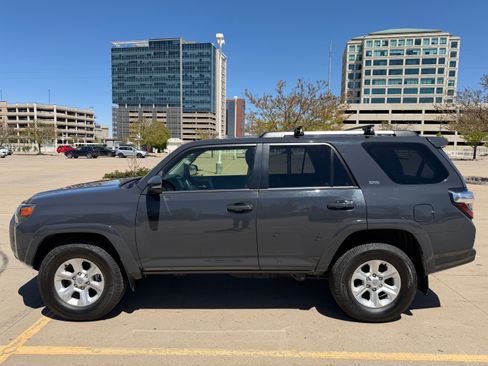 Used 2024 Toyota 4Runner SR5 Premium w/ SR5 Premium Package AWD/4WD image 4