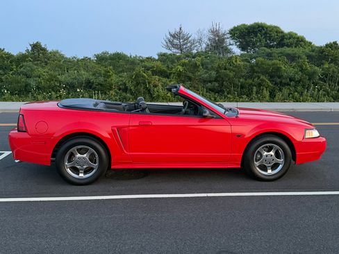 Used 2001 Ford Mustang Premium RWD image 9