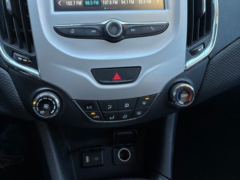 Used 2017 Chevrolet Cruze LS image 9