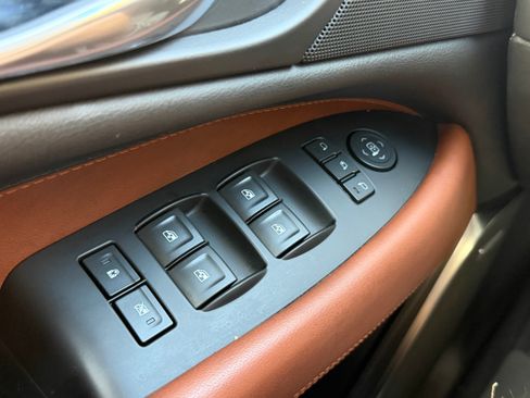 Used 2019 Cadillac Escalade Premium Luxury AWD/4WD image 18