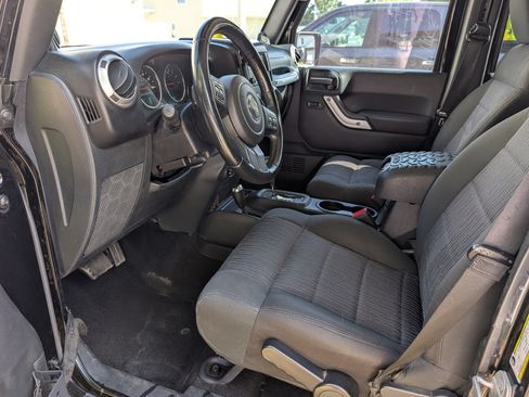 Used 2011 Jeep Wrangler Unlimited Sahara w/ Connectivity Group AWD/4WD image 13