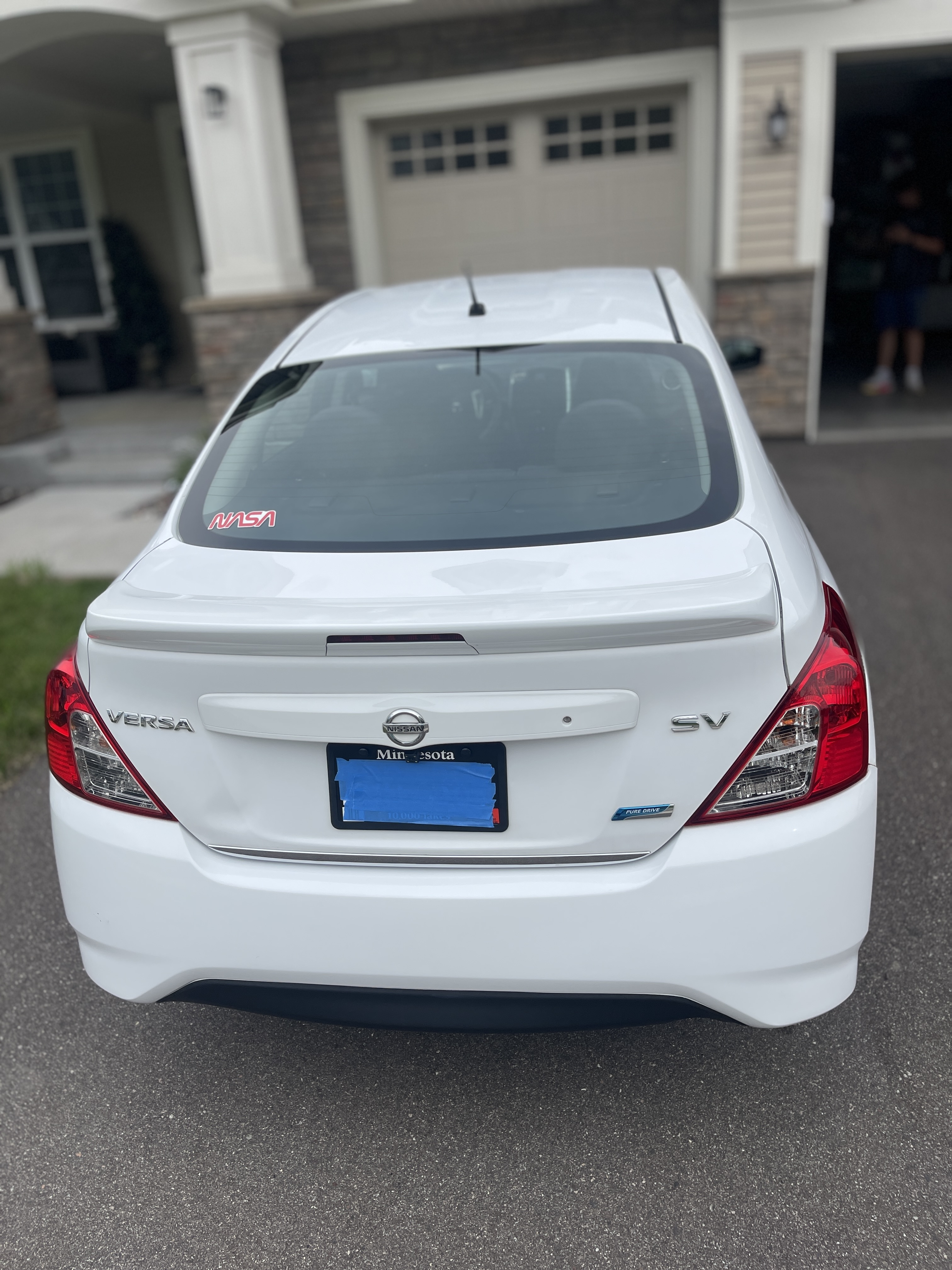 Used 2015 Nissan Versa SV FWD image 8