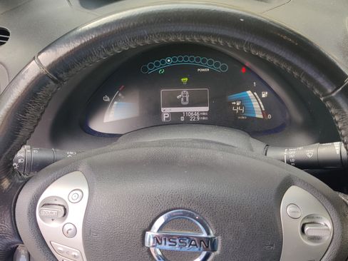 Used 2013 Nissan Leaf SL w/ Premium Pkg image 5