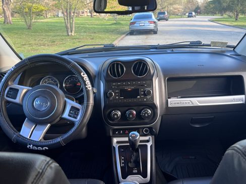 Used 2016 Jeep Compass Latitude AWD/4WD image 4