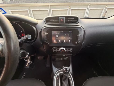 Used 2019 Kia Soul + FWD image 15