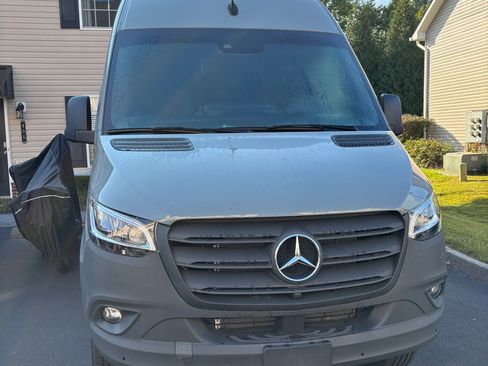 Used 2024 Mercedes-Benz Sprinter 2500 image 4