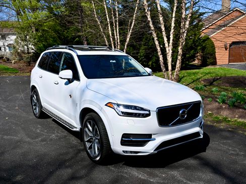 Used 2019 Volvo XC90 T6 Momentum w/ Advanced Package AWD/4WD image 1