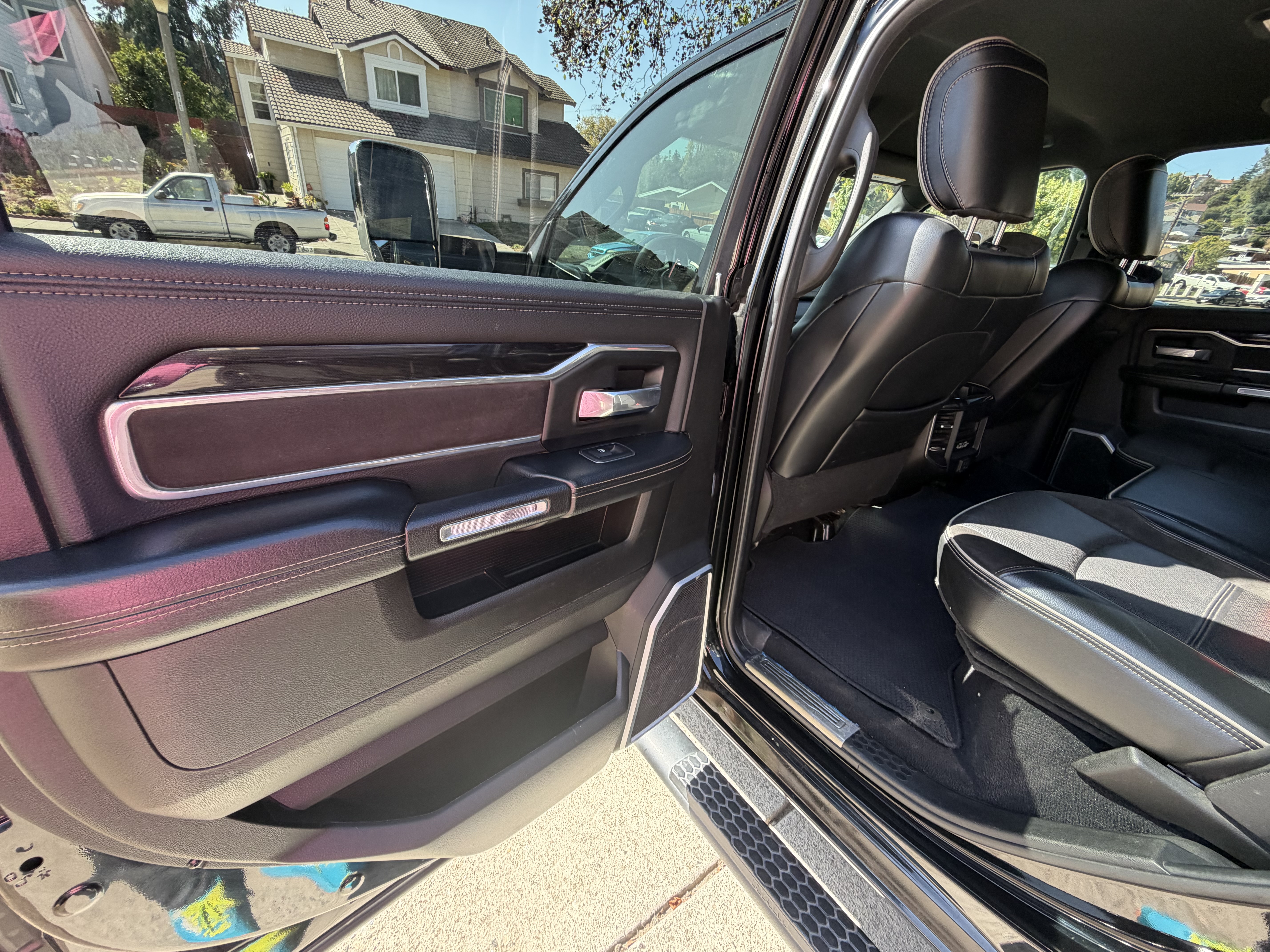 Used 2019 RAM 2500 Laramie AWD/4WD image 12
