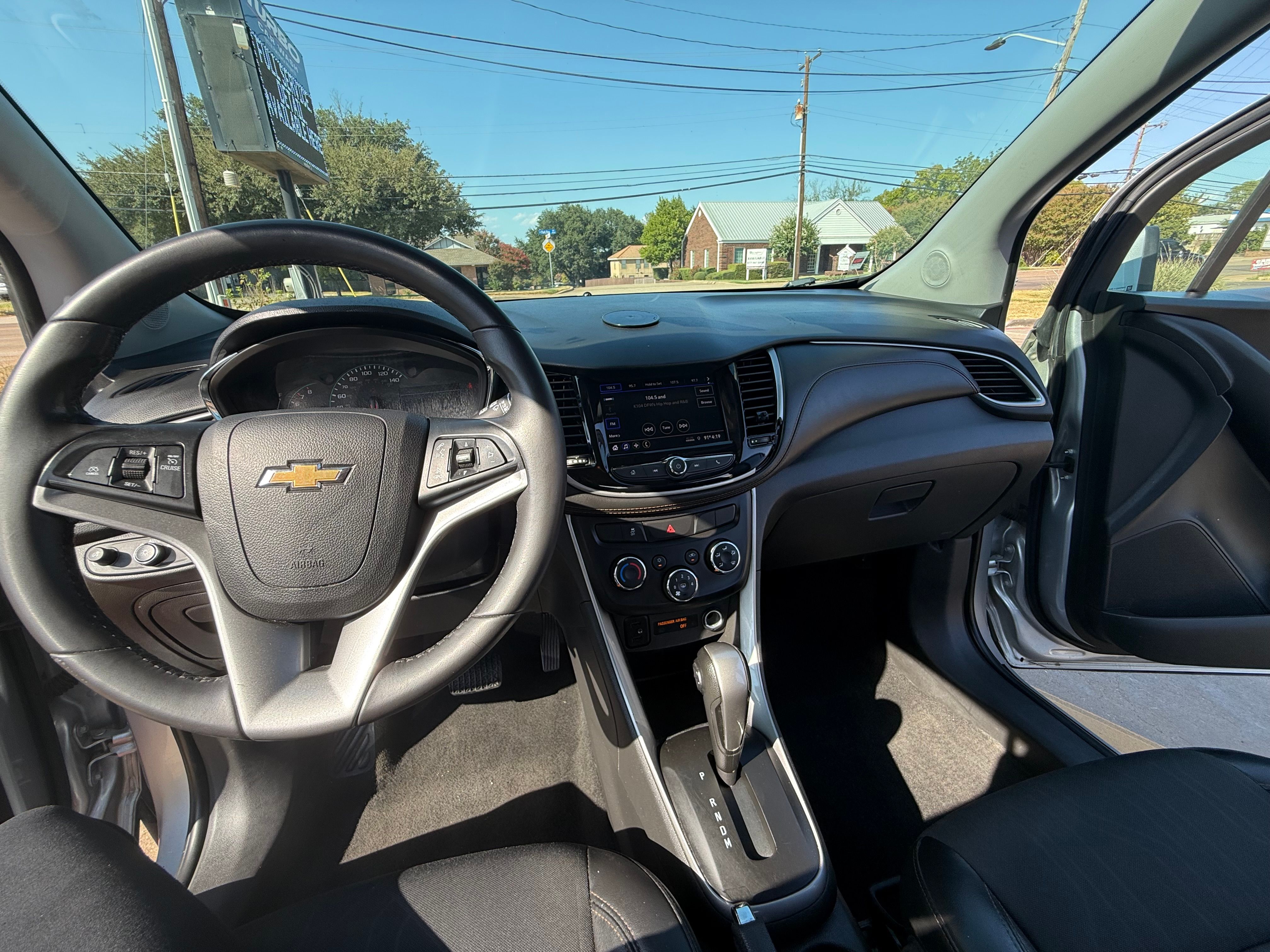 Used 2020 Chevrolet Trax LT w/ LT Convenience Package FWD image 12