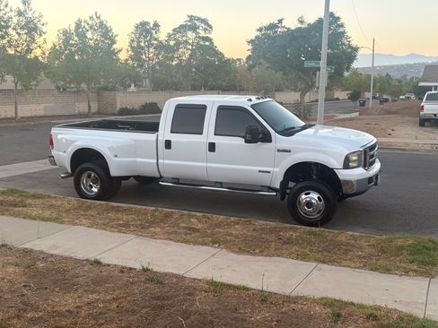 Used 2005 Ford F350 XLT image 10