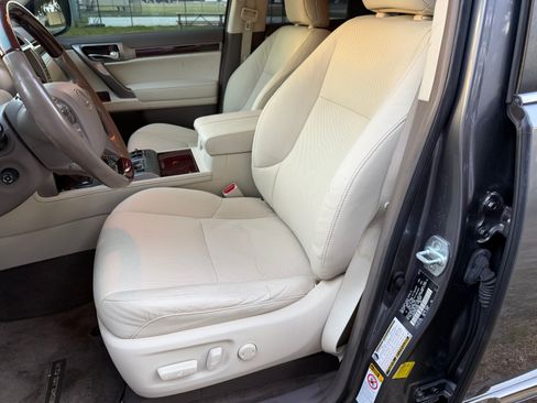 Used 2016 Lexus GX 460 w/ Premium Package AWD/4WD image 13