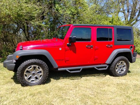 Used 2014 Jeep Wrangler Unlimited Rubicon w/ Connectivity Group image 1