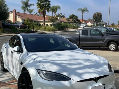Used 2022 Tesla Model S Standard Range image 1