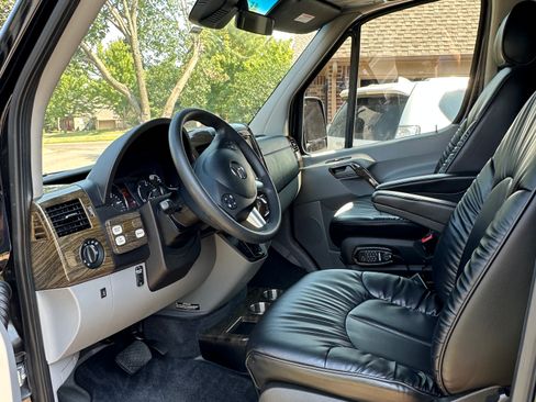 Used 2018 Mercedes-Benz Sprinter 3500 image 12