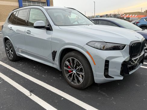 Used 2025 BMW X5 xDrive50e w/ M Sport Package image 4