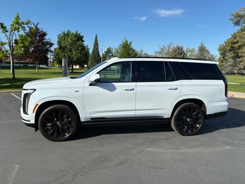 Used 2026 Cadillac Escalade Platinum Sport w/ LPO, ONYX Package AWD/4WD image 10