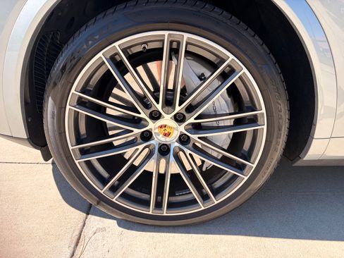 Used 2020 Porsche Cayenne Turbo AWD/4WD image 18