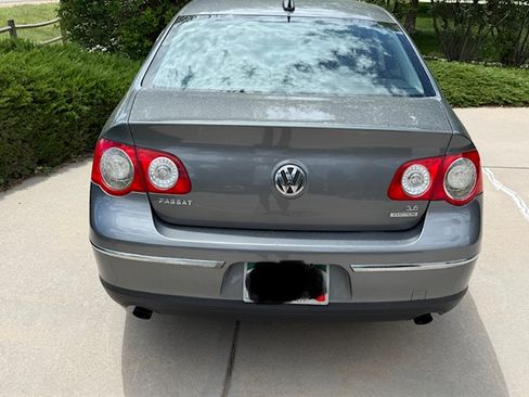Used 2006 Volkswagen Passat 3.6 AWD/4WD image 2