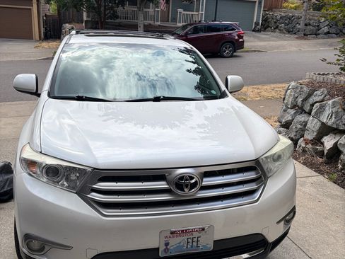 Used 2013 Toyota Highlander SE AWD/4WD image 2