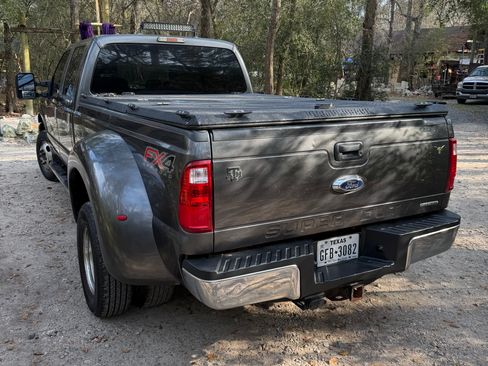 Used 2015 Ford F350 XLT w/ XLT Interior Package image 6