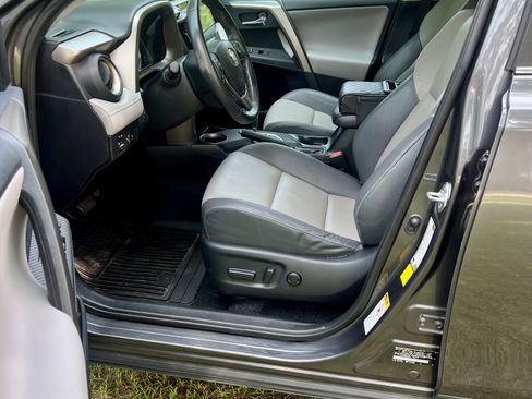 Used 2014 Toyota RAV4 Limited FWD image 2