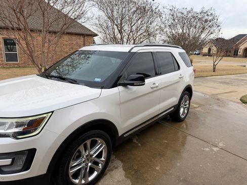Used 2016 Ford Explorer XLT w/ Equipment Group 202A image 1