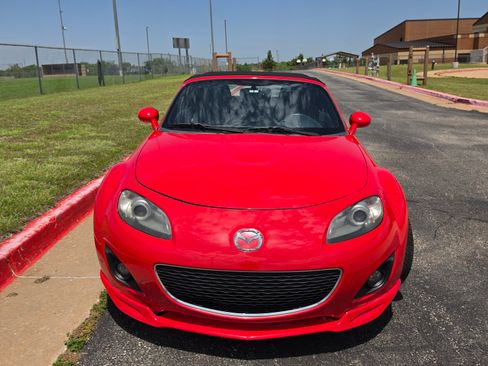 Used 2010 MAZDA MX-5 Miata Grand Touring w/ Premium Pkg RWD image 4