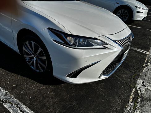Used 2020 Lexus ES 350 w/ Premium Package image 12