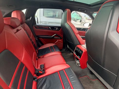 Used 2020 Porsche Cayenne S AWD/4WD image 9