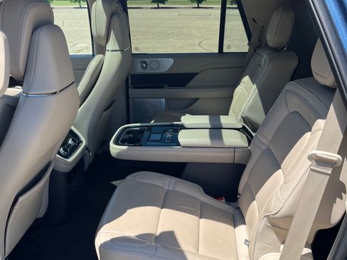 Used 2018 Lincoln Navigator Reserve w/ Technology Package AWD/4WD image 28