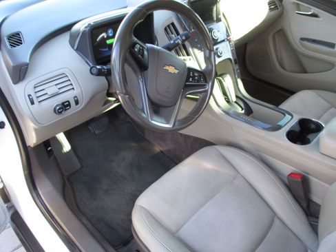 Used 2015 Chevrolet Volt Premium w/ Premium Trim Package image 4