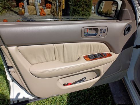 Used 1999 Lexus LS 400 image 8