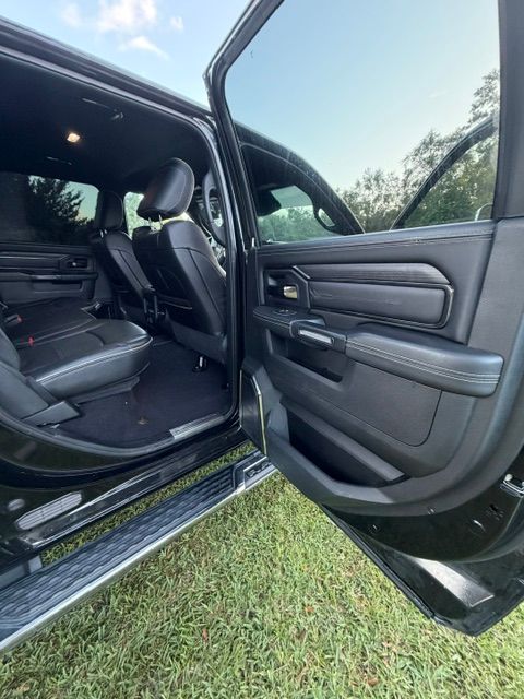 Used 2022 RAM 5500 4x4 Crew Cab image 6