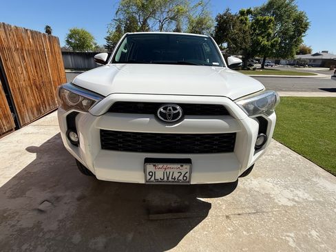 Used 2019 Toyota 4Runner SR5 Premium w/ Convenience Package image 2