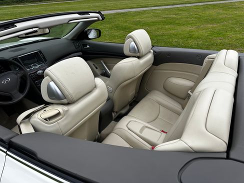 Used 2011 INFINITI G37 Convertible w/ Premium Pkg RWD image 16