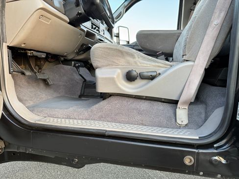 Used 2000 Ford F350 4x4 Regular Cab Super Duty image 12