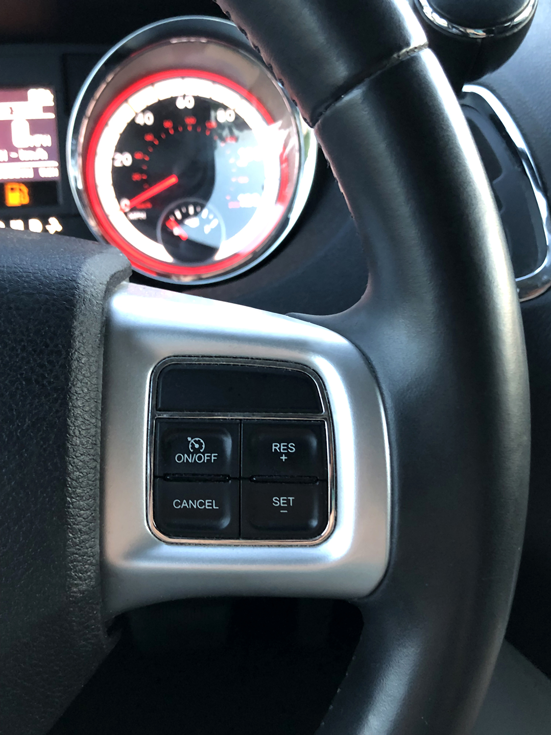 Used 2014 Dodge Grand Caravan SXT w/ Rear Park Assist Package FWD image 13
