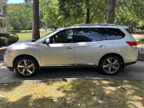 Used 2013 Nissan Pathfinder Platinum w/ Platinum Premium Pkg AWD/4WD image 1