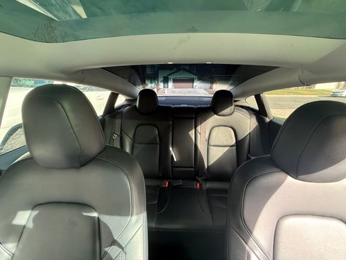 Used 2021 Tesla Model 3 Standard Range Plus image 9