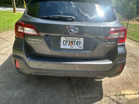 Used 2018 Subaru Outback 3.6R Limited AWD/4WD image 8
