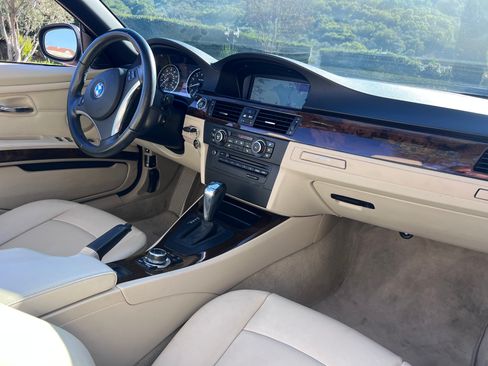 Used 2012 BMW 328i Convertible image 9