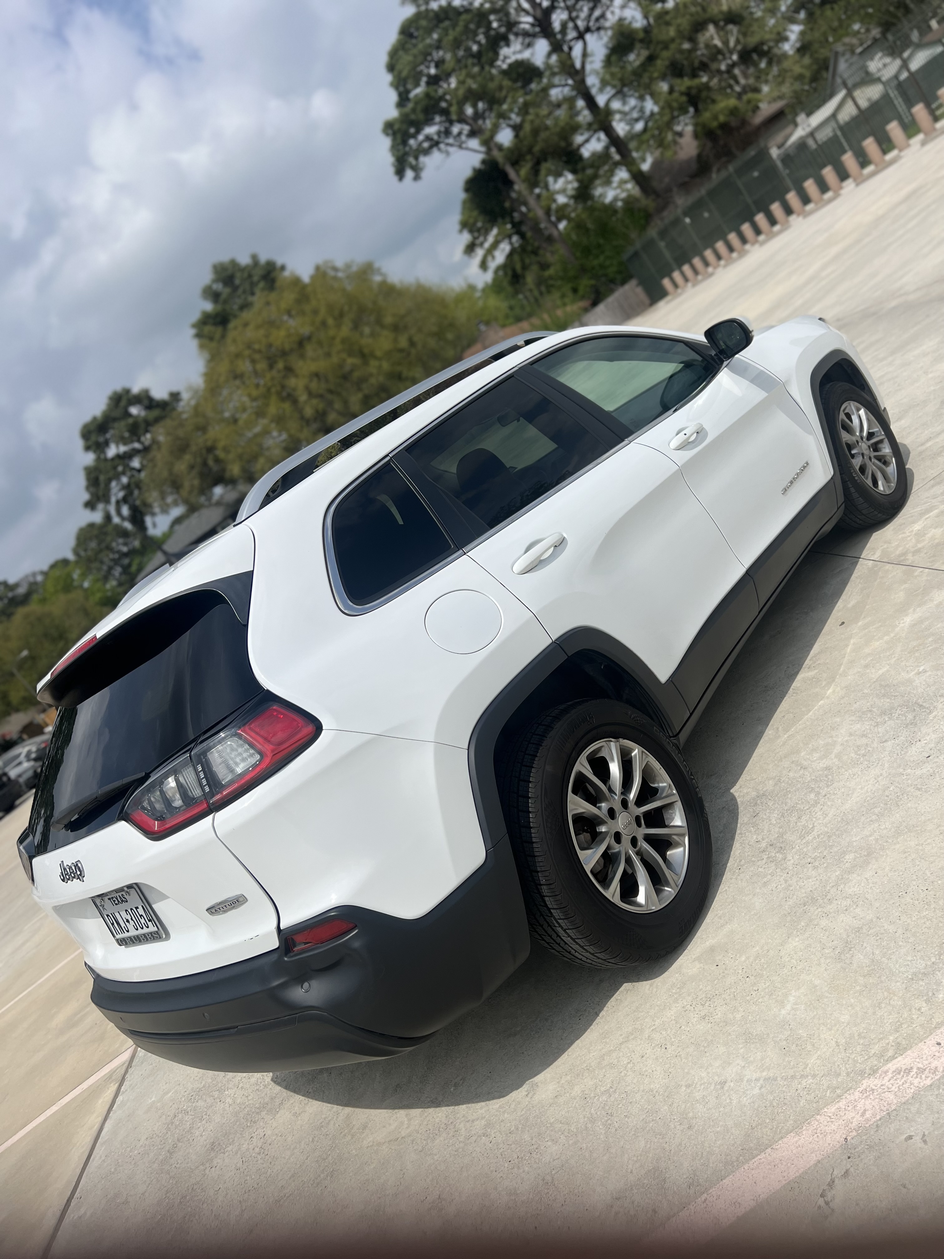 Used 2019 Jeep Cherokee Latitude Plus FWD image 6