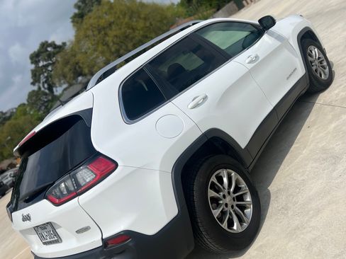 Used 2019 Jeep Cherokee Latitude Plus FWD image 6