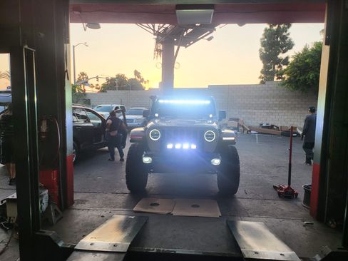 Used 2022 Jeep Wrangler Unlimited Rubicon w/ Steel Bumper Group image 2