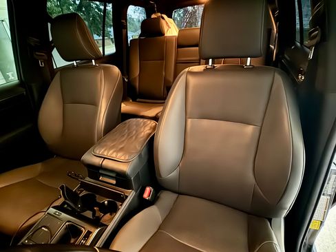 Used 2022 Lexus GX 460 w/ Black Line Special Edition AWD/4WD image 8