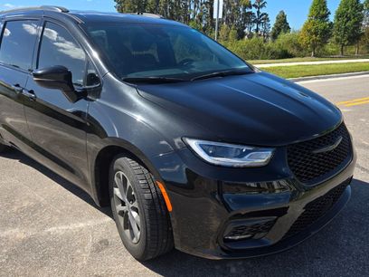 Used 2022 Chrysler Pacifica Touring-L w/ S Appearance Package