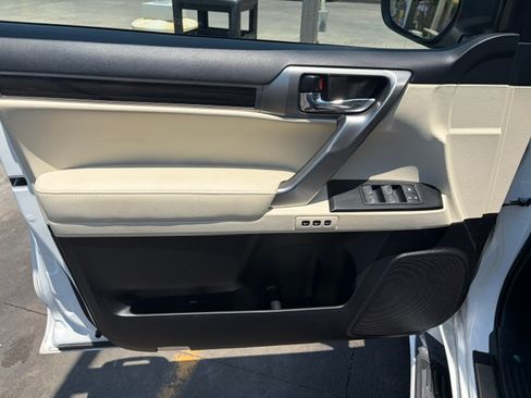 Used 2022 Lexus GX 460 Premium AWD/4WD image 2
