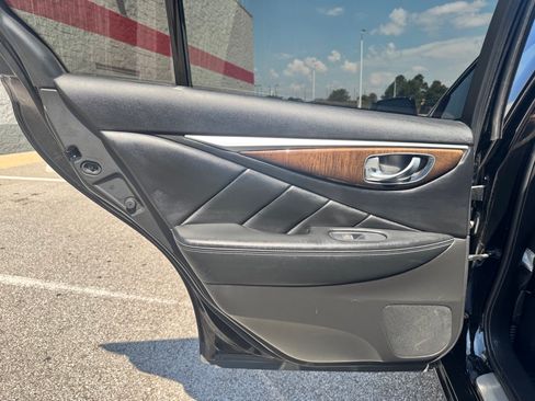 Used 2014 INFINITI Q50 Hybrid AWD w/ Deluxe Technology Package image 13